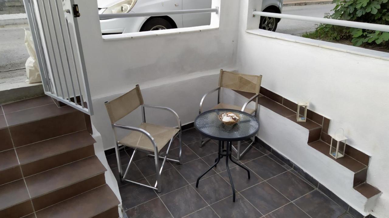 Celia'S Studio Apartamento Néa Péramos Exterior foto